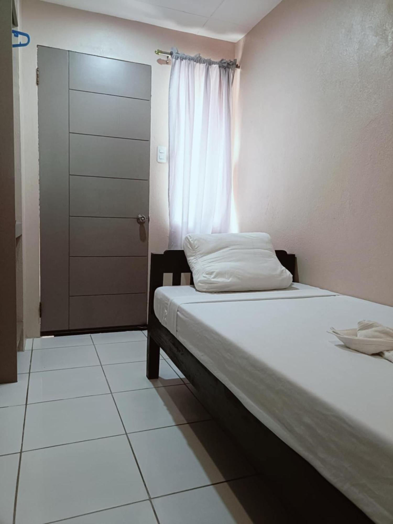 Claytown Pension House Dumaguete City Bagian luar foto